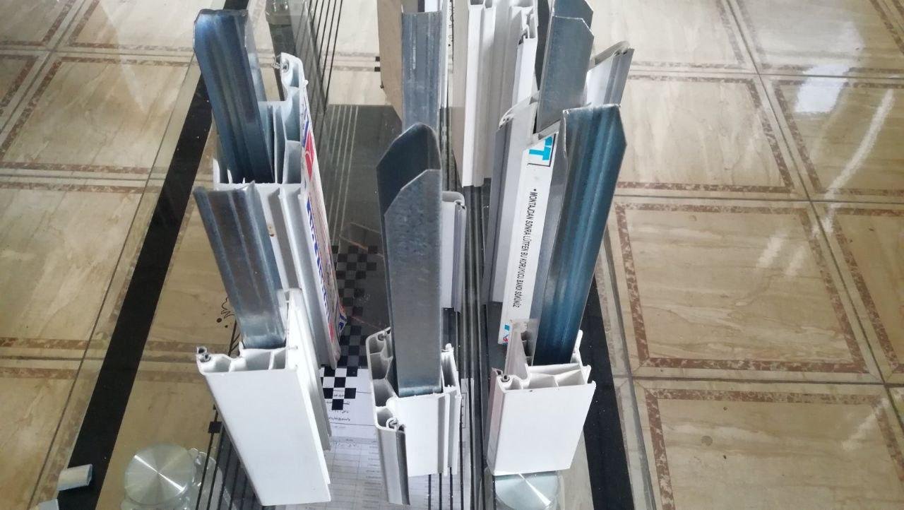 عينات المقاطع والمواد